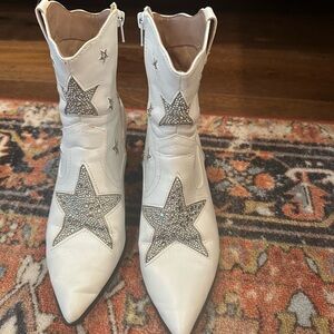 White Star-Embellished Women's Boots
